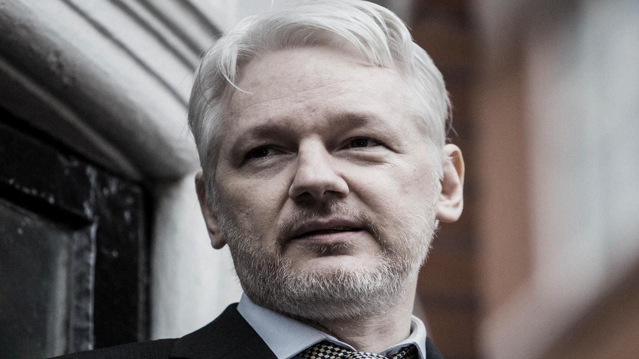 Julian-Assange-Net-Worth-Forbes-WikiLeaks-Gründer-Reichtum